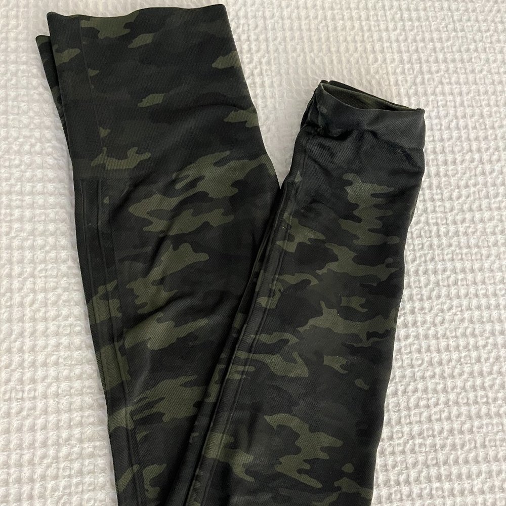 SPANX Standard Camo Leggings Size S